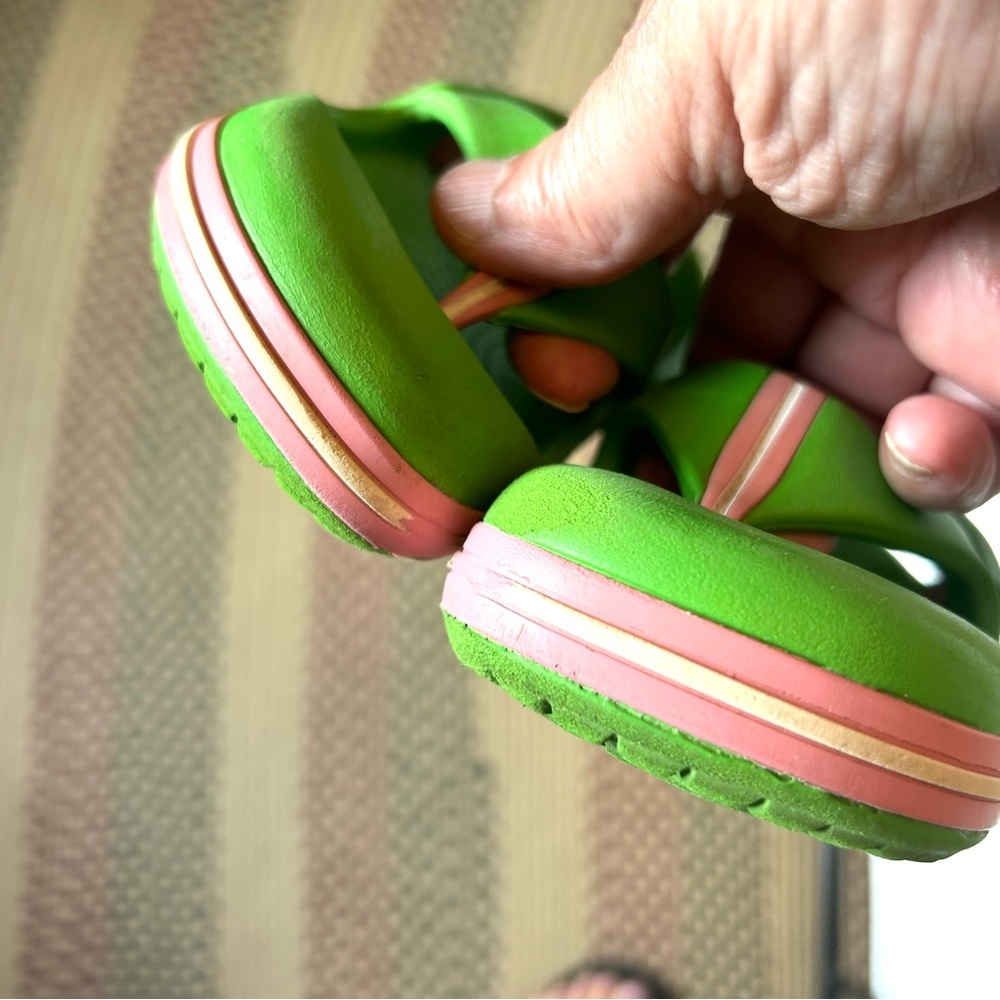 CROCS Maryjane Thong Child’s Sandals. Size 6/7. - Picture 2 of 8